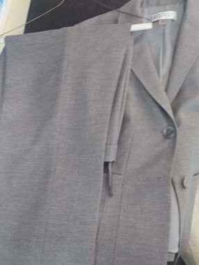 Kasper Women's Gray Two-Piece Skirt Suit - Blazer & Pencil Skirt